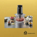 خردکن برقی نوتریکوک CH6000 در حال خرد کردن گوشت و مواد اولیه غذا.